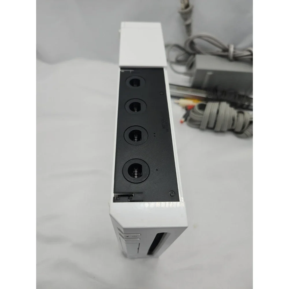 Nintendo Wii Console Gaming System RVL-001 White No Controller With Game